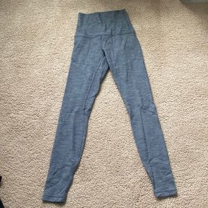 EUC lululemon high rise 28” align leggings